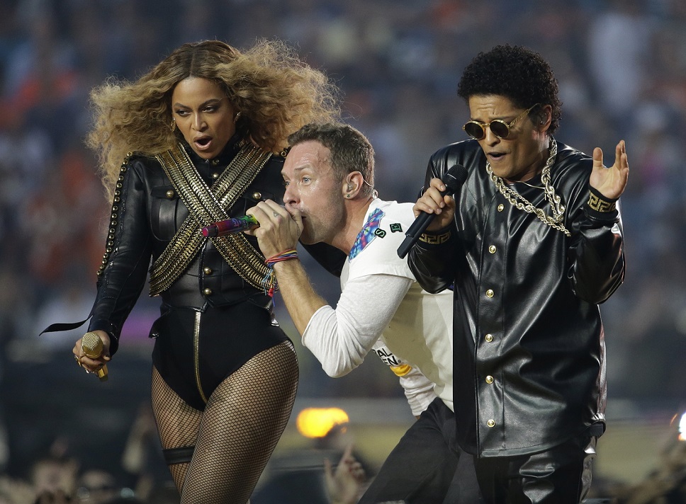 The Best Tweets and Reactions to the 2022 Super Bowl Halftime Show