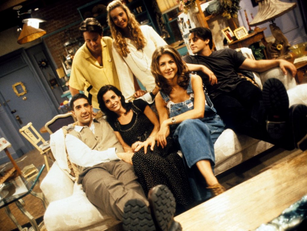 WATCH: The cast of Friends 'sing' the theme tune | Celebrity - Tay FM